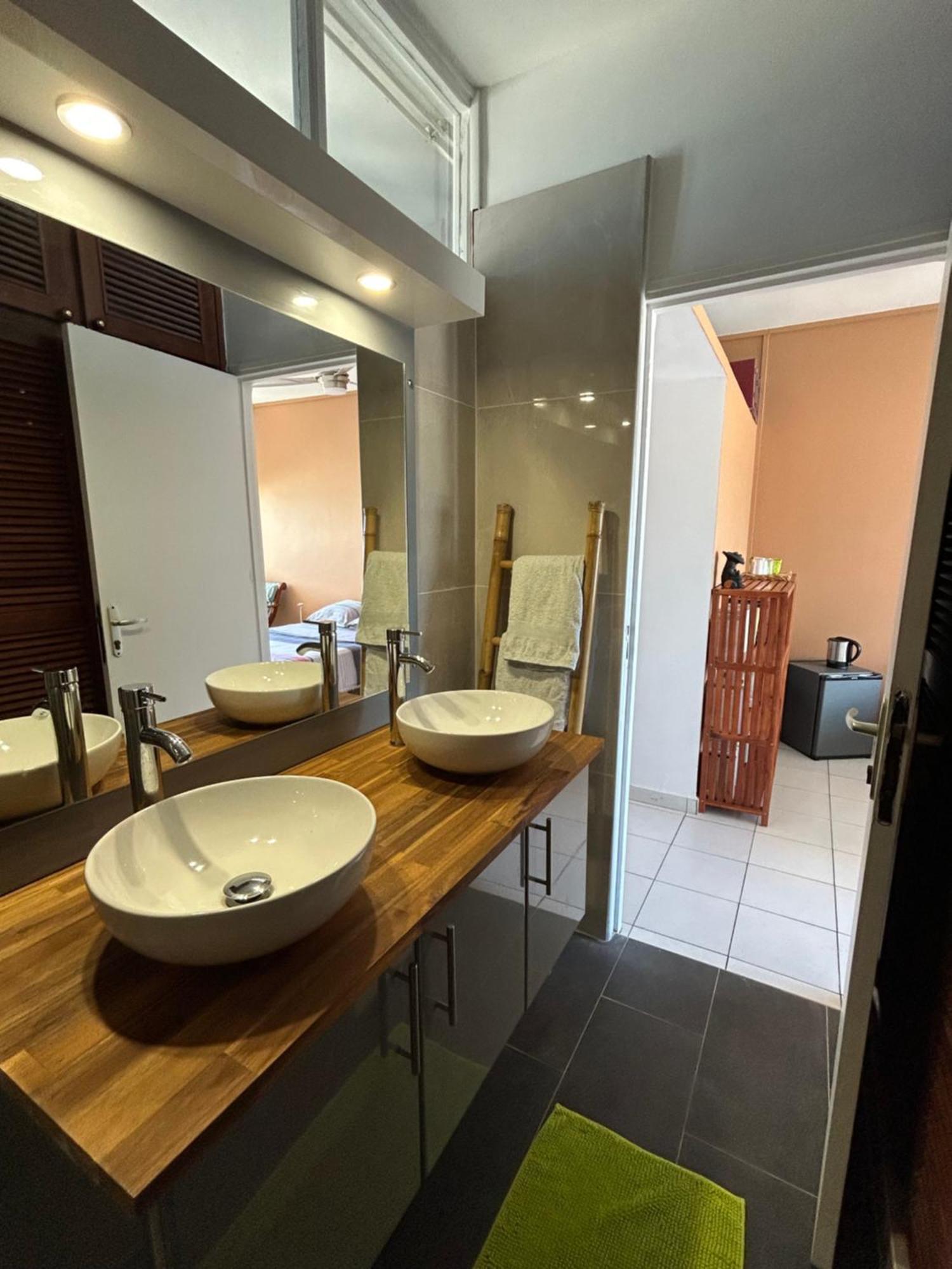 Pelikan Chambres D'Hotes 푸앵트아피트르 객실 사진